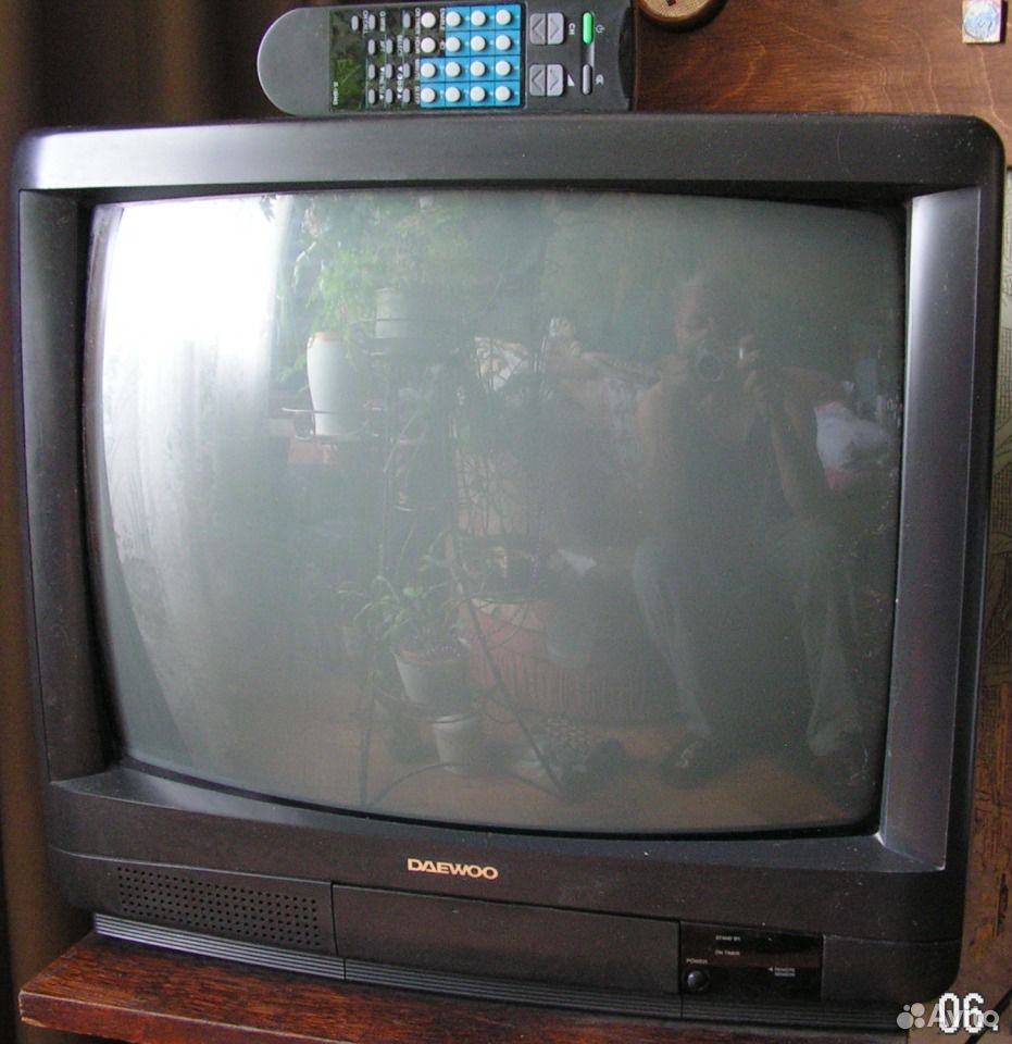 Куплю телевизор в калининграде недорого. Телевизор Daewoo. Отражение в телевизоре. Продам телевизор отражение. Объявление о продаже телевизора.