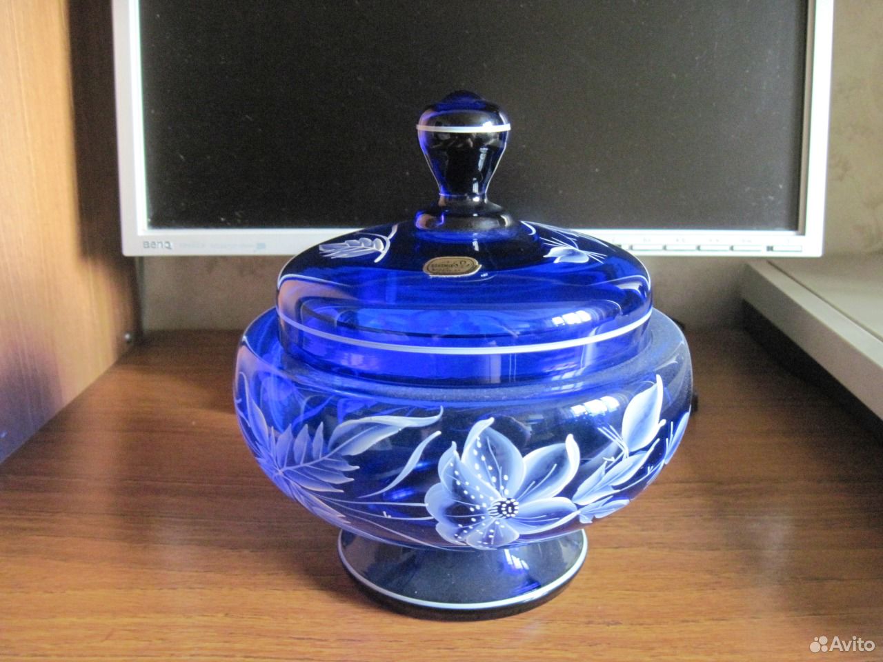 Авито саратовская область купить вазы бу. Ваза синее стекло. Ваза из синего стекла. Синяя ваза богемское стекло. Синяя ваза с крышкой.