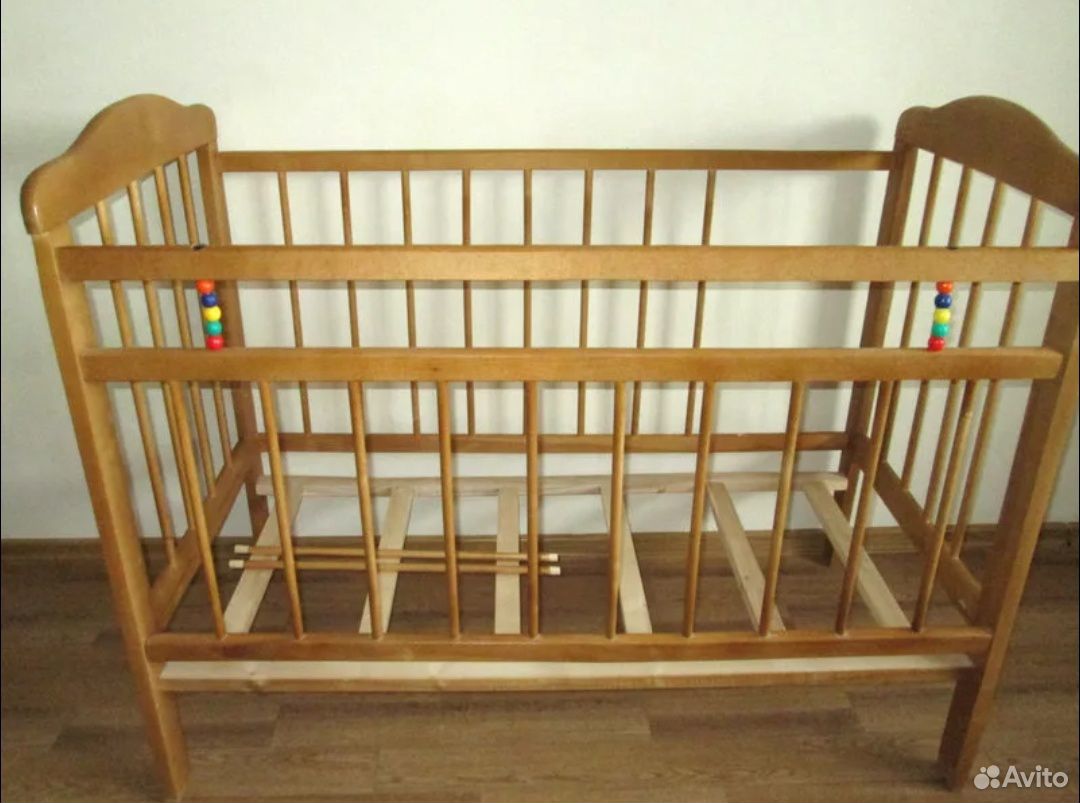 Кроватка детская деревянная простая