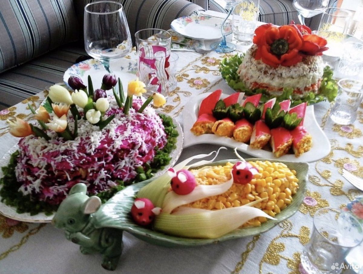Кулич,салатики,бургеры,круасаны купить на Зозу.ру - фотография № 1