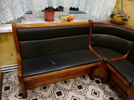 Угловой диван на кухню из массива дерева
