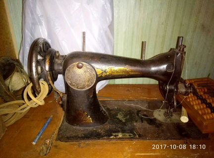 Швейная машина Зингер (П.Г.М.З.) + станина