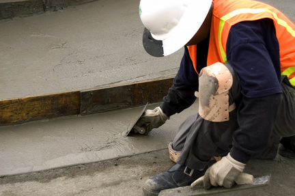 Бригада бетонщиков выполнит услуги