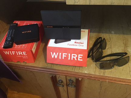 Роутер wi-fi и 2 приставки для телевизора+3D очки