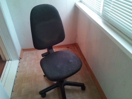 Продаю компьютерные кресла и стол