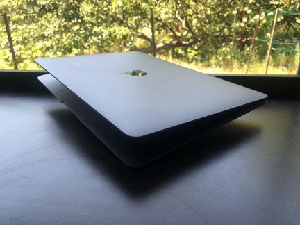 MacBook Air 2019 серый космос 256 Гб