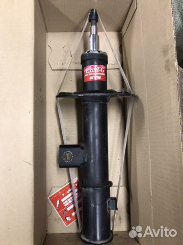 Стойка амортизатора передняя правая KYB