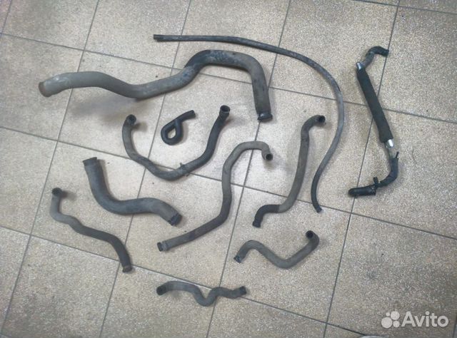 Патрубок системы охлаждения Вольво S 40 1