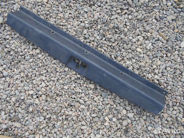 Накладка замка багажника Toyota Caldina ST191