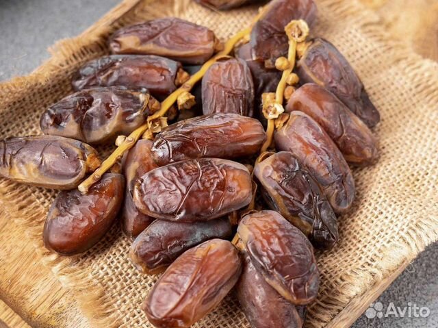 Финики на ветке, Алжир, Тунис без обработки