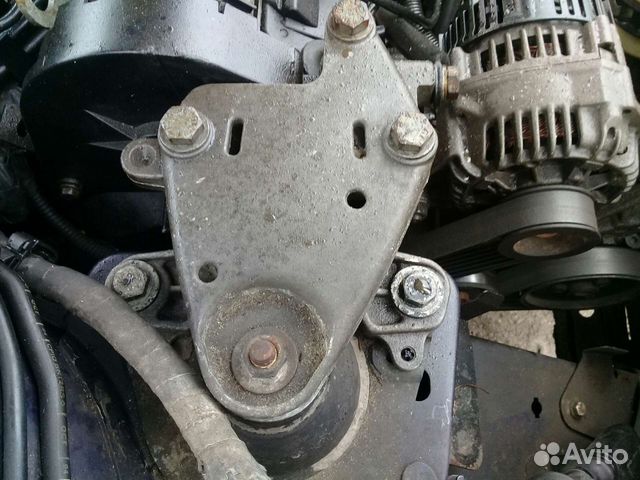 Кронштейн двс верхний правый 1.8 Renault Laguna 1