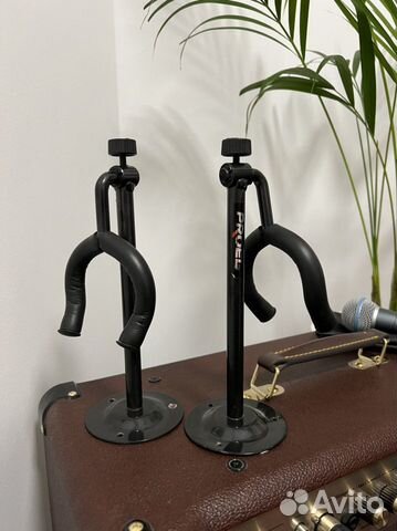 Настенный держатель для гитары