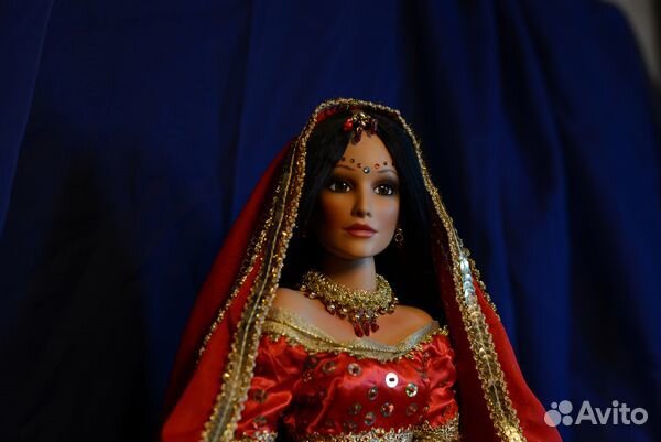 Коллекционная фарфоровая кукла Индийская невеста