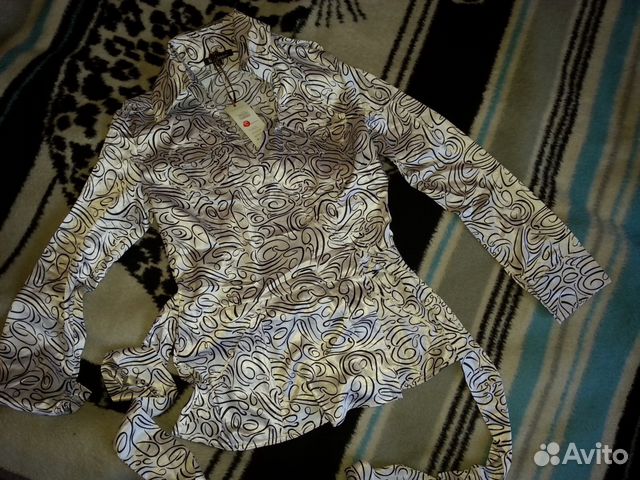 Блуза атласная назапах с карманами. L Блуза атласная назапах с карманами. L