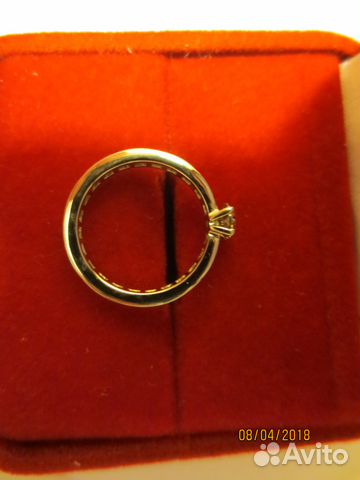 Продаю золотое кольцо с очень чистыми бриллиантами Продаю золотое кольцо с очень чистыми бриллиантами