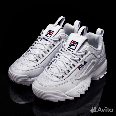 белые кроссовки fila disruptor