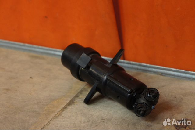 Форсунка омывателя фары правой BMW E65 E66 E67