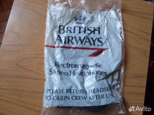 Стерео наушники британской авиакомпании