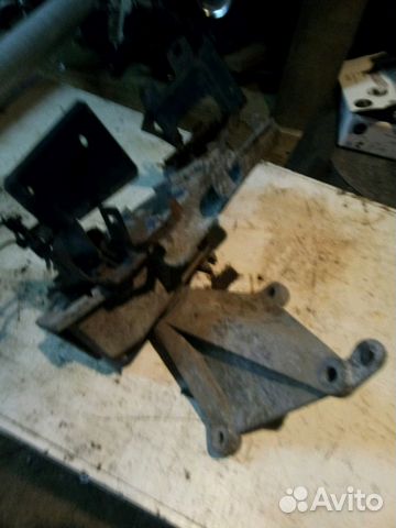 Крепление коробки передач Nissan Note