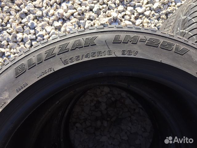 235/45 R18 Bridgestone Blizzak LM-25V