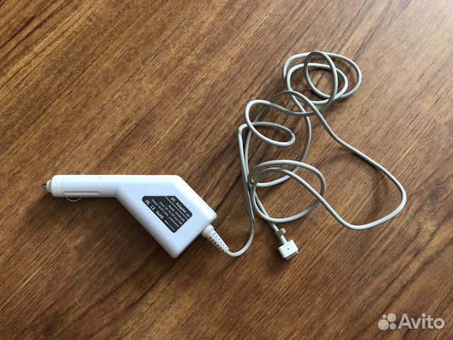 Автомобильная зарядка MagSafe 1 60W на MacBook Pro