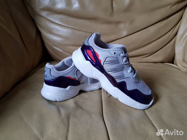 Кроссовки Adidas Yung новые детские 26 и 27 р Кроссовки Adidas Yung новые детские 26 и 27 р