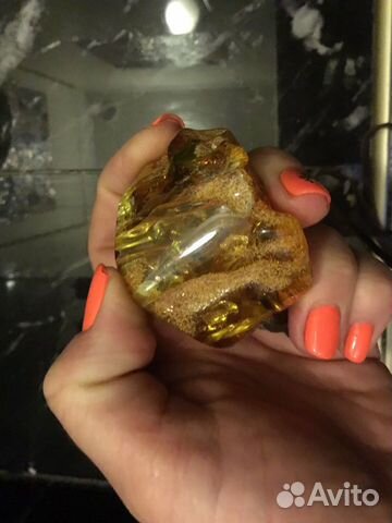 Кулон- крупный янтарь Кулон- крупный янтарь