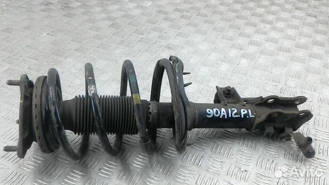 Стойка передняя левая на Volkswagen Jetta 6 Стойка передняя левая на Volkswagen Jetta 6