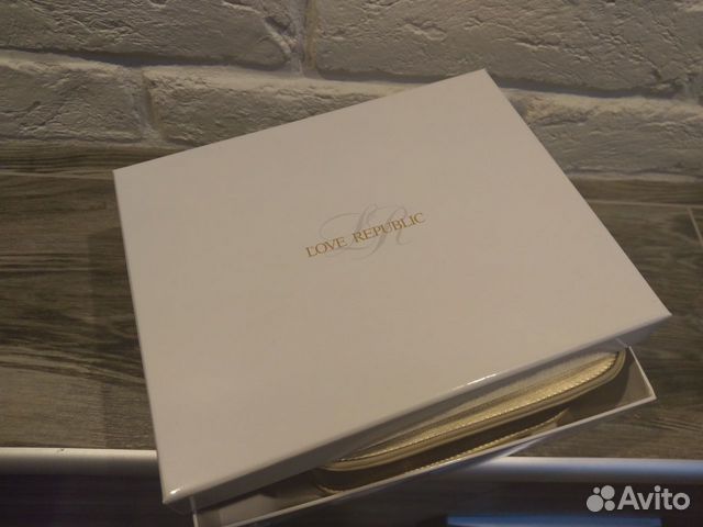 Новая вечерняя золотистая сумка клатч Love republi