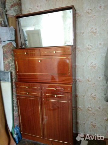 Комод с зеркалом и тумбой