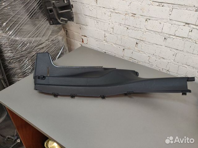 Накладка стойки правая на Мерседес-A1176901425 Накладка стойки правая на Мерседес-A1176901425