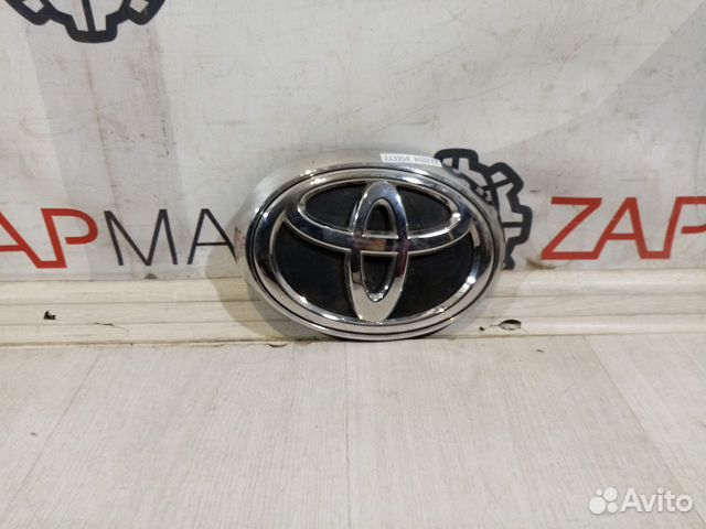 Эмблема на решетку радиатора Toyota Land Cruiser J