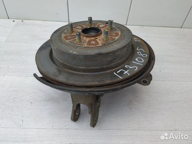 Кулак задний левый 28411XA01A Subaru Tribeca B9