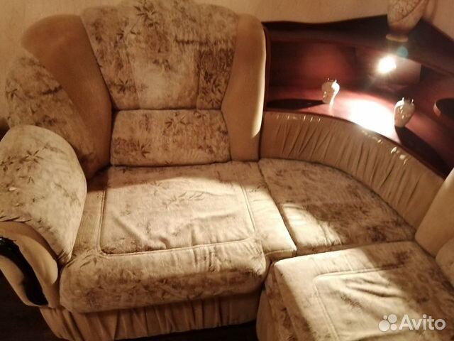 Продам угловой диван с креслом