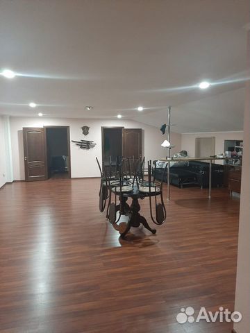 Продам торговое помещение, 1100.00 м²