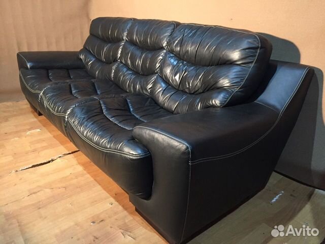 Большой кожаный диван с белой строчкой Finland