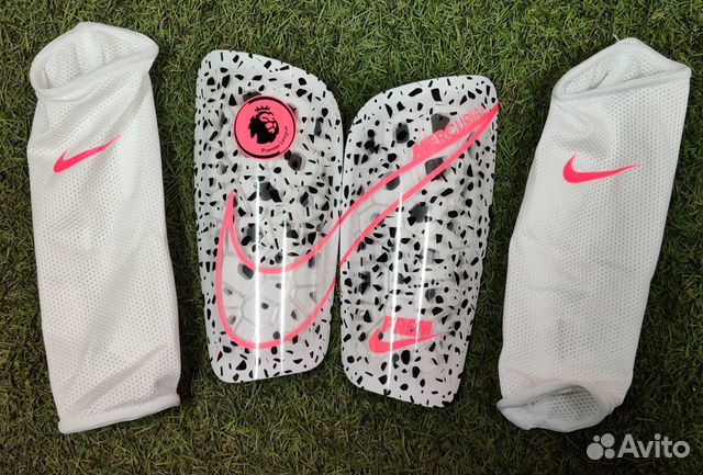 Новые футбольные щитки Nike Mercurial Lite Новые футбольные щитки Nike Mercurial Lite