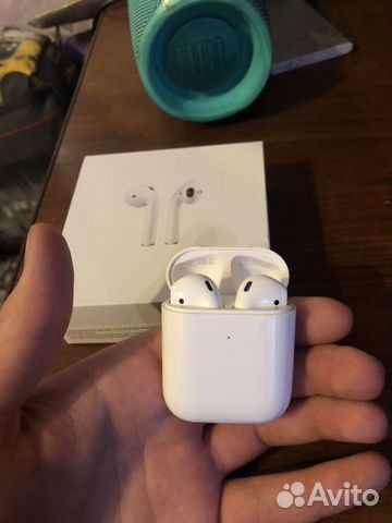 Apple Airpods 2 с беспроводной зарядкой (оригинал) Apple Airpods 2 с беспроводной зарядкой (оригинал)