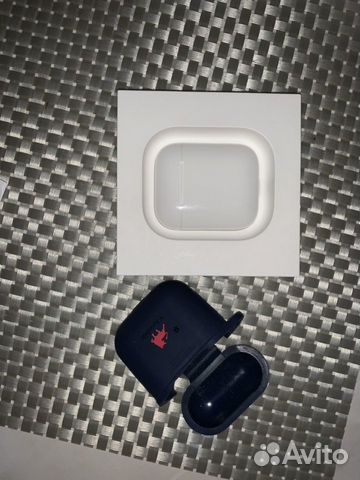 Беспроводные наушники AirPods