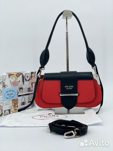 Новая женская сумка мессенджер красная кожа Prada Новая женская сумка мессенджер красная кожа Prada