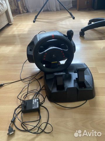 Игровой руль Logitech momo