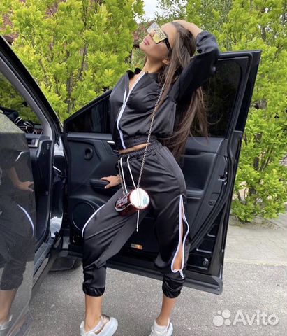 Продаю костюм размер 42-44 Новый.Покупала не подош Продаю костюм размер 42-44 Новый.Покупала не подош