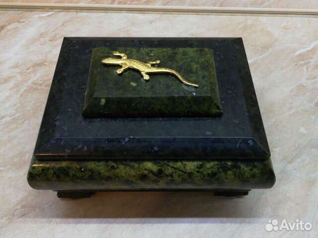 Шкатулка малахитовая