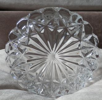 Новая красивая пепельница или вазочка