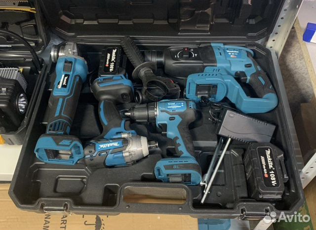 Набор макита 4в1. Аккумуляторный набор Makita 4 в 1. Makita 4 в 1 набор инструментов. Набор 4в1 аккумуляторных инструментов Makita Хабаровск. Макита комплект инструмента шуруповерт + УШМ.