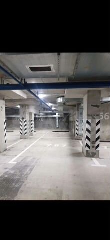 Машиноместо, > 30 м²