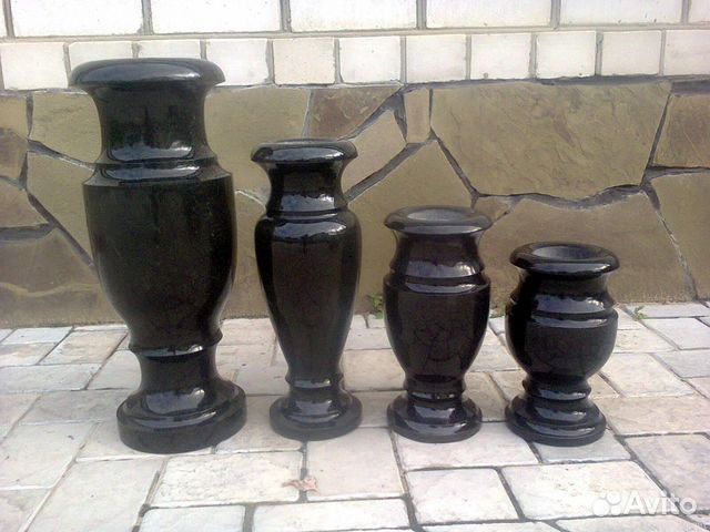 Гранитные вазы