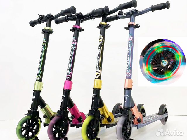 Самокат со светящимися колесами. Новый