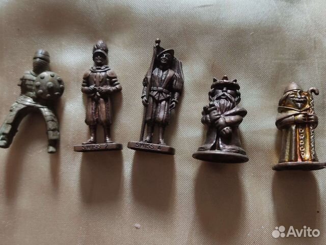 Металлические солдатики киндер