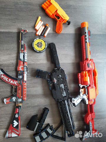 Автоматы, пистолеты, пуп ит, машина